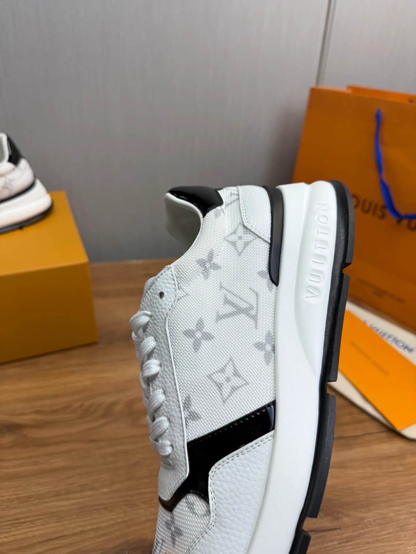 Men's shoes 💰800💰 LOUIS VUITTON [Luden Yiwei] Brand new trendy Lv is on the market 🎁, casual and fashionable men's shoes 👟Original 1:1 shipment✅ The upper is made of imported brand leather + cowhide lining, the original wear-resistant rubber outsole, the version is simple and elegant, exclusive for trendy men. 38-44 (customized at 38.45)